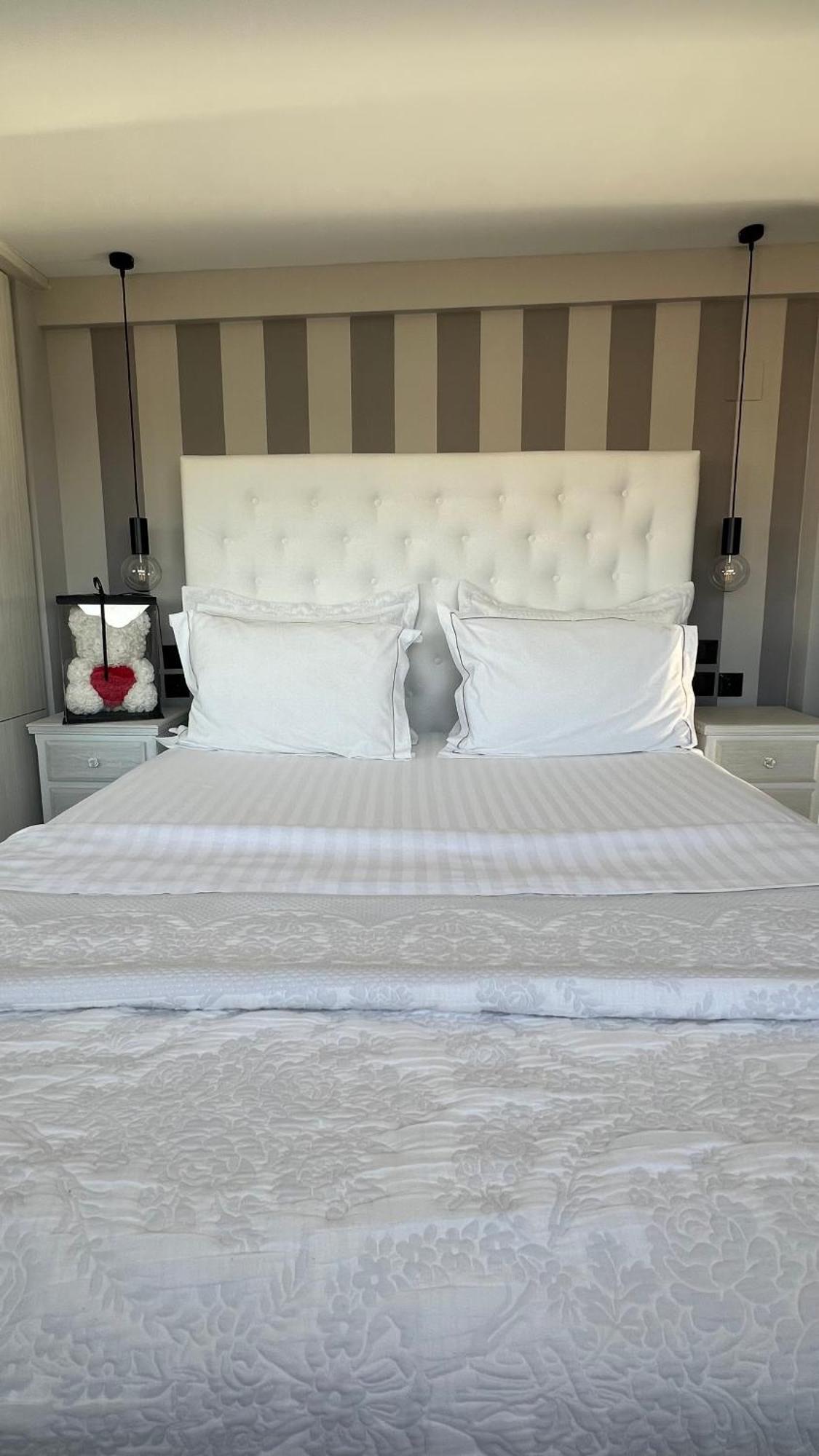Knd Living Concept - Penthouse Apartment Nea Alikarnassos Bagian luar foto