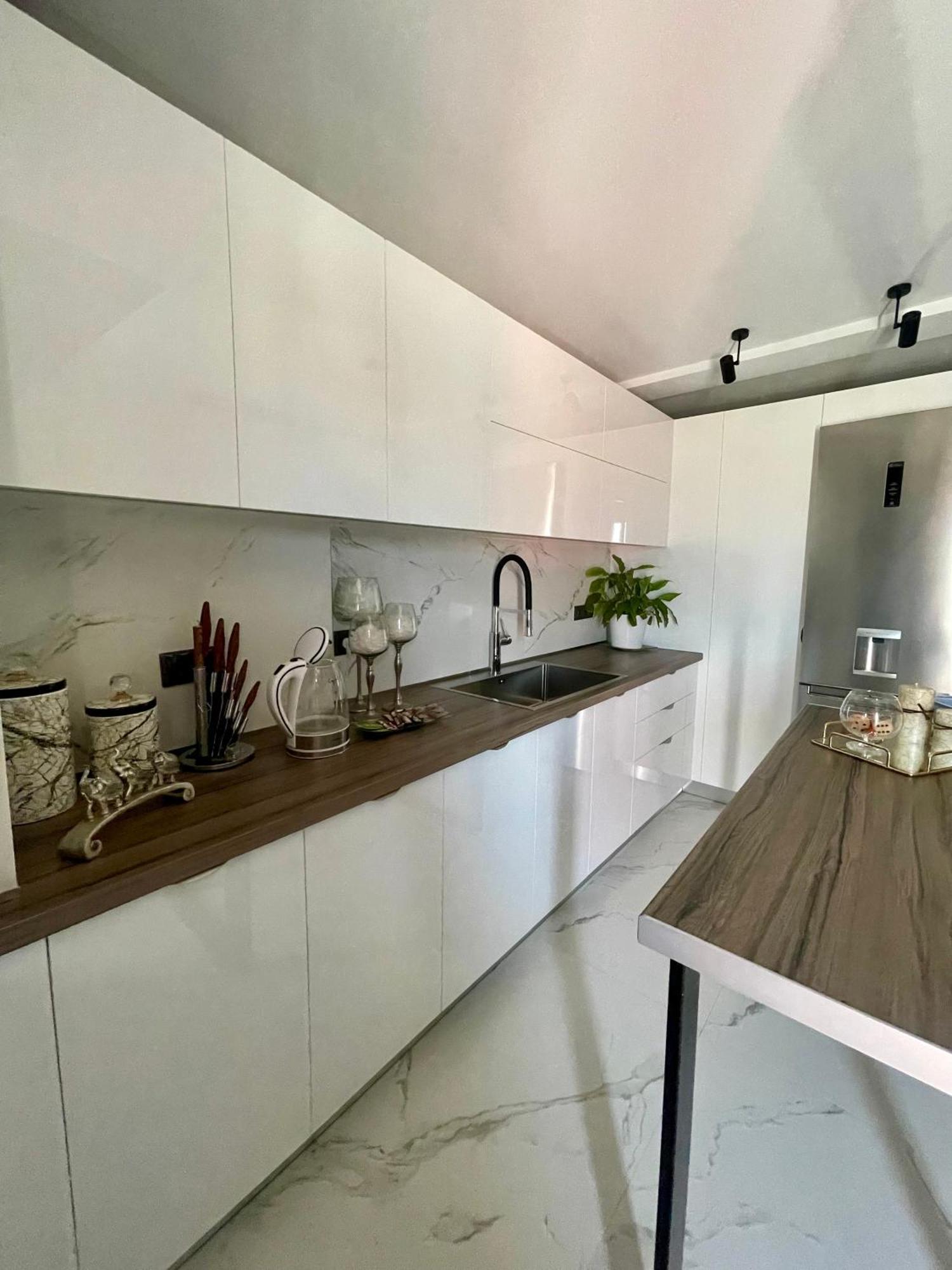Knd Living Concept - Penthouse Apartment Nea Alikarnassos Bagian luar foto